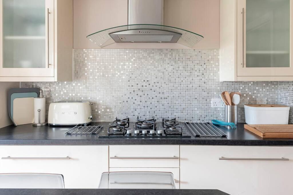 Spacious House - 2 Double Rooms - Street Parking - Garden Bath Esterno foto