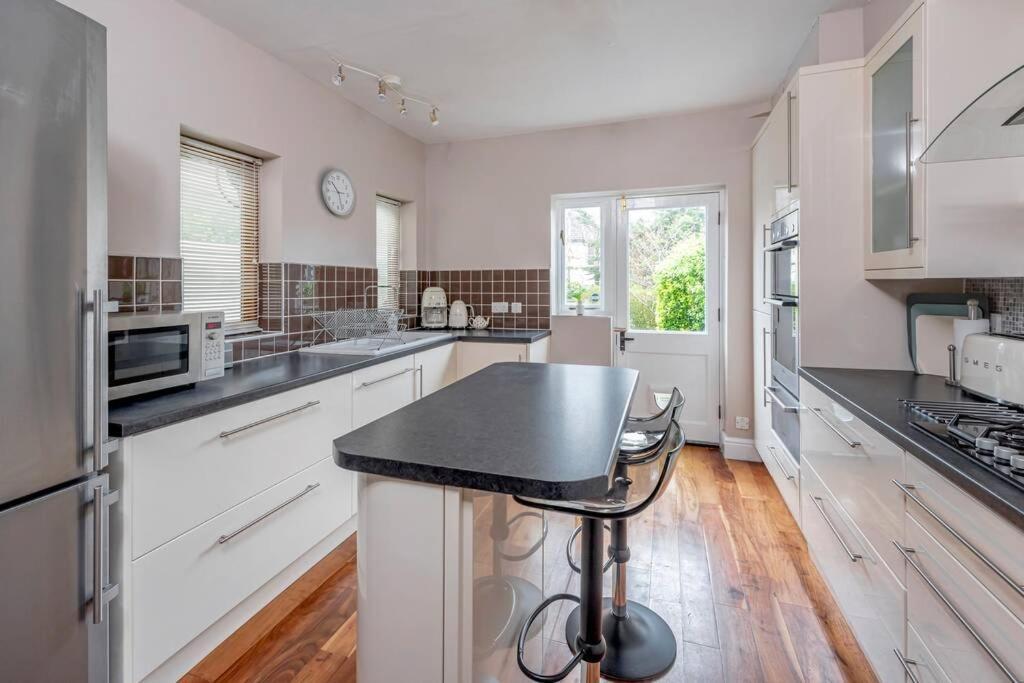 Spacious House - 2 Double Rooms - Street Parking - Garden Bath Esterno foto