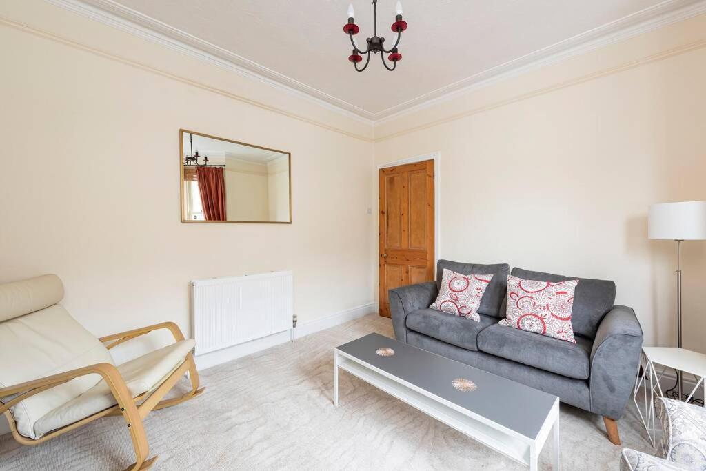 Spacious House - 2 Double Rooms - Street Parking - Garden Bath Esterno foto